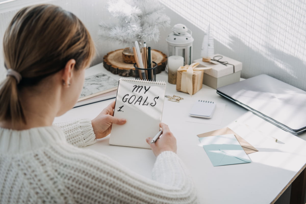 Goal Setting Winter Workspace Hacks for Productivity